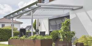 Terrassenüberdachung aus Glas und Edelstahl