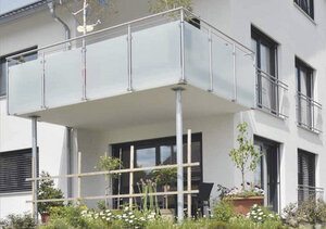 Balkon mit Edelstahl-Glasgeländer